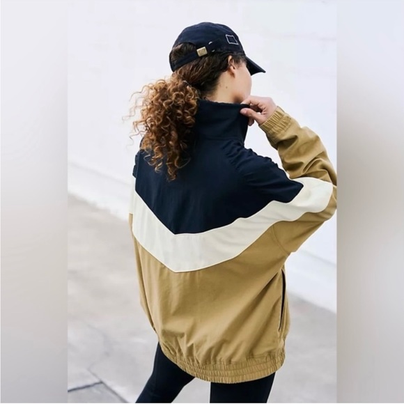 Walk the Line Color block Pullover - Picture 4 of 8